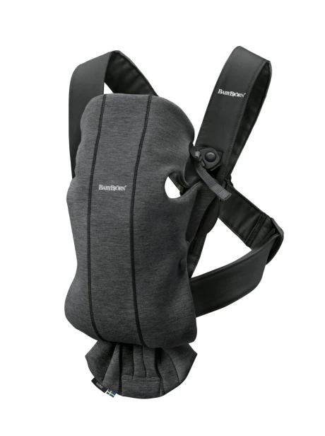pol_pl_BABYBJORN-MINI-3D-Jersey-nosidelko-Szaroczarny-7824_5.jpg