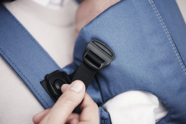 pol_pl_BABYBJORN-MINI-3D-Jersey-nosidelko-Niebieski-6370_5.jpg