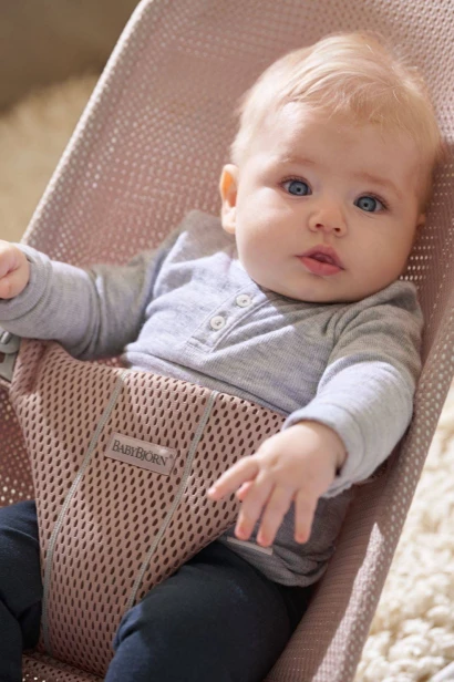 pol_pl_BABYBJORN-lezaczek-BLISS-MESH-Ciemny-Roz-9876_5.jpg
