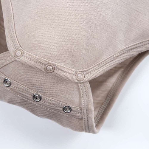 body-z-welny-merino-rosnace-z-dzieckiem-bezowe (1).jpg