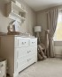 pol_pl_Ines-elegant-white-komoda-4-szufladowa-482_7.jpg