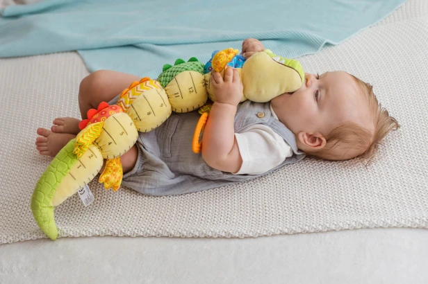 dumel jollybaby KROKODYL OSKAR z miarką (3).jpg