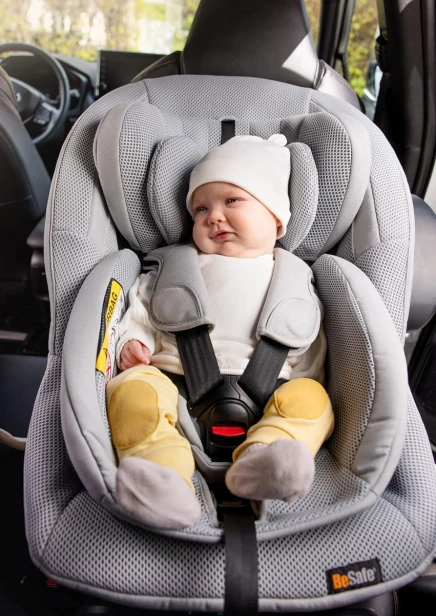 fotelik-samochodowy-besafe-stretch-b-antracyt-mesh_23054_7.jpg